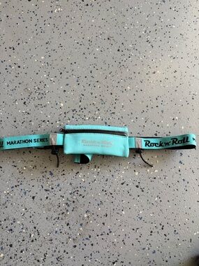 NWOT Teal Running Belt